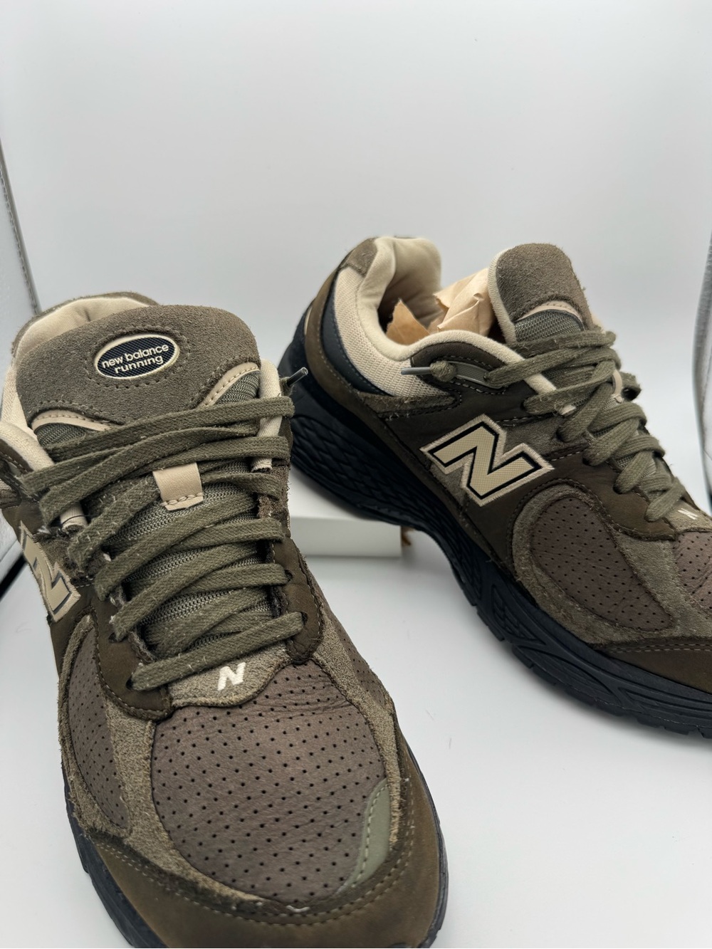 New Balance Men’s Olive/Tan Athletic Sneakers